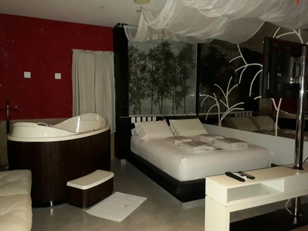 Love hotel Fetiche (adults Only)
